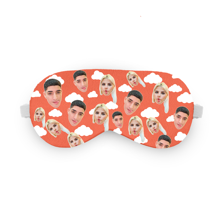כיסוי עיניים בעננים עם פרצוף בעיצוב אישי - אקססורי לשינה וטיסה שוגיס